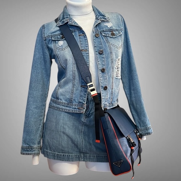 A188 - ๐ฏ % authentic Prada messenger crossbody bag - Picture 2 of 16